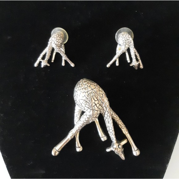 Vintage Jewelry - VTG Giraffe Earring & Broach Set